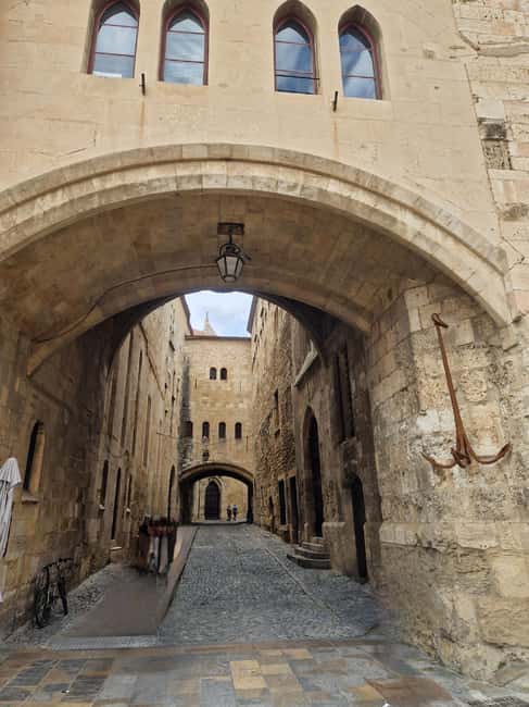 Narbonne: visit the Archbishops' Palace and Cathedral - Starting at the Heart of Narbonne’s Old Town