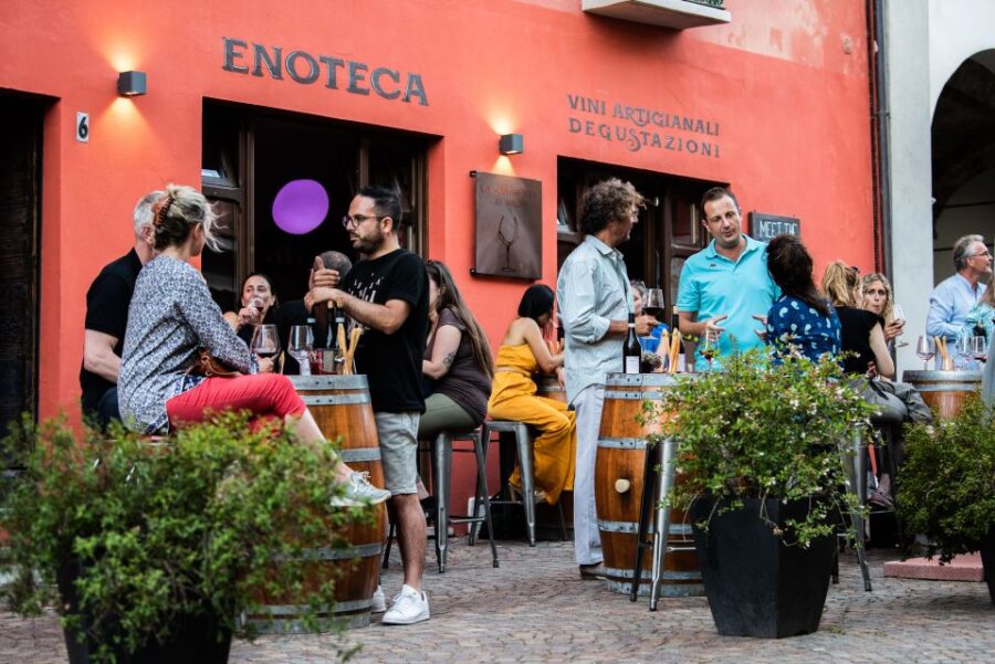 Neive: Barolo and Barbaresco Wine Tasting with Snacks - The Experience in a Cozy Enoteca Setting