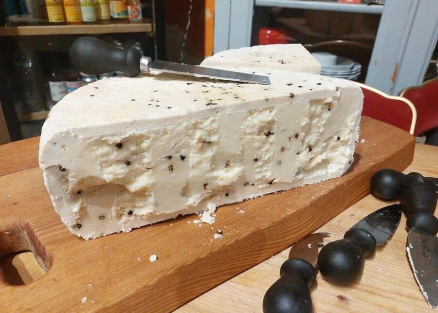 Nice: Tasting of 5 Niçoise and Italian cheeses in a local setting - Meeting Point and Practical Details