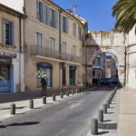 Nîmes: Express Walk with a Local in 60 minutes - Starting Point at Porte de France Archway