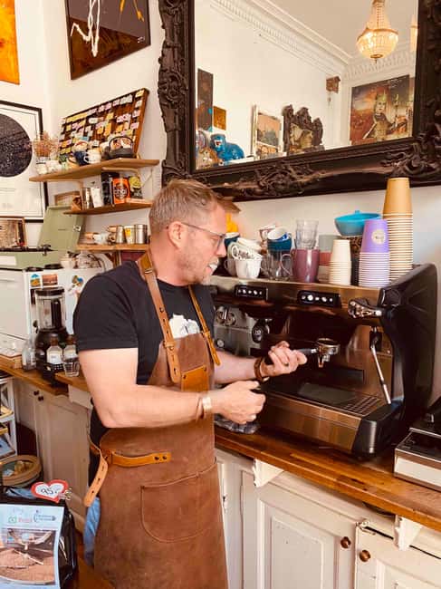 Nomad & Bean Cafe: Espresso-Making Class with Breakfast - Meet Your Expert Instructor: A Certified SCA Barista and Roaster