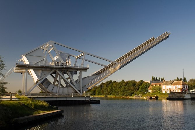 Normandy Battlefields Day Trip: Omaha, Sword & British Airborne Sector (A1B2) - Pointe du Hoc: A Scenic yet Fierce Battlefield