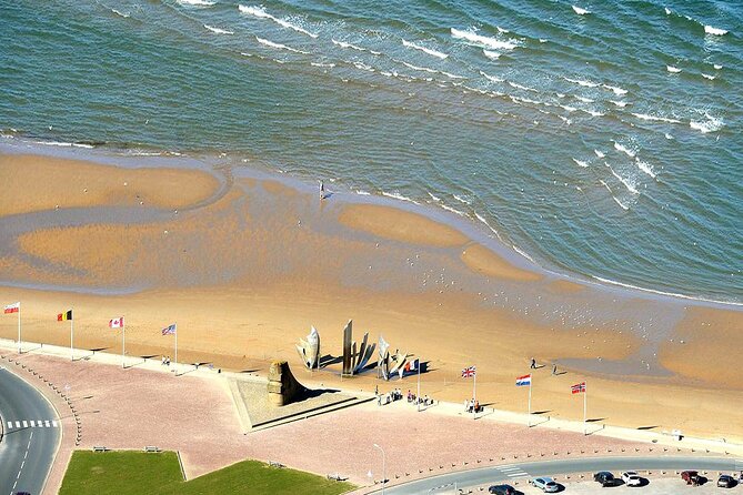 Normandy D-Day Landing Beaches : Private guided tour from Paris - Visiting the American Cemetery and Memorials