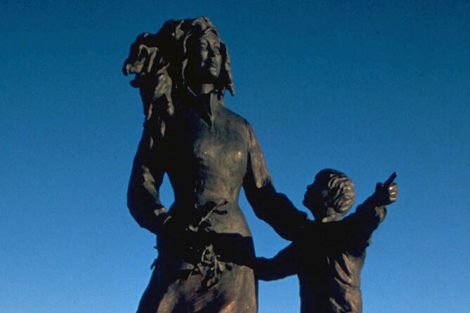 North Cape Winter Tour - Visiting the North Cape Cliff and Monuments