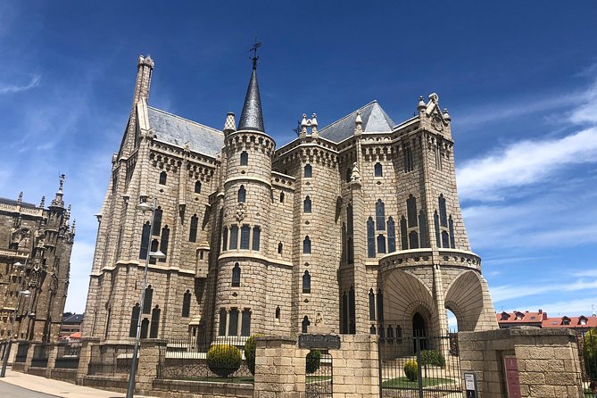 Northern Spain Tour in private 8 - 15 days Spanish English - Starting the Journey at Cape Finisterre, the "End of the World"
