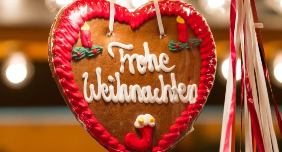 Nuremberg: Christmas Market Magic with a local - Starting Point in Front of the Kugel Apotheke