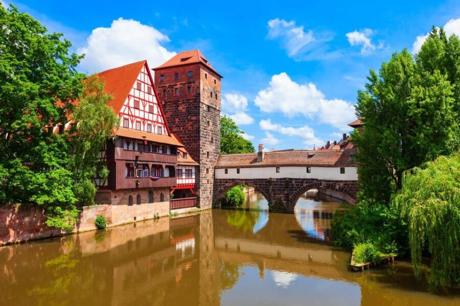 Nuremberg: Insta-Perfect Walk with a Local - Starting Point at Frauentor and Ending at the Imperial Castle