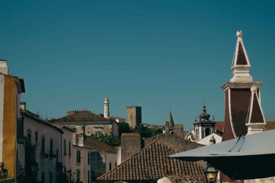 Óbidos: Explore The Queen's jewel with a local guide - Starting at the Porta da Vila: Óbidos’s Historic Gateway