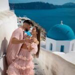 Oia: Couple photoshoot with 30 edited Photos - The Photographer: Expertise and Personal Touch