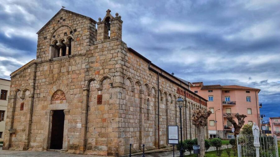Olbia: Guided Tour with Archaeological Sites and Aperitif - Starting Point and Guide Recognition