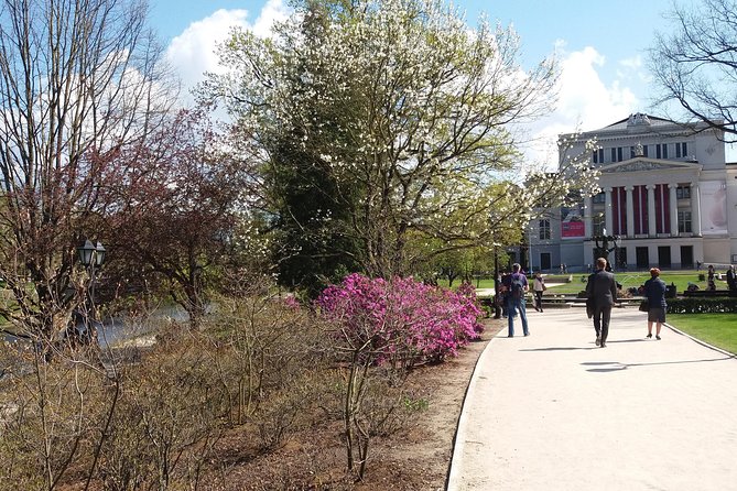 Old Riga Walking Tour / Riga Altstadt Spaziergang - Insightful Local Guides Speak Multiple Languages