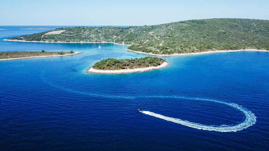 Omi: Bra and Hvar Islands Private Boat Tour with Skipper - Who Should Consider This Tour