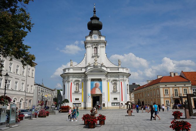 One-Day Wadowice & Czestochowa Tour from Krakow - Discovering Wadowice: The Birthplace of Pope John Paul II