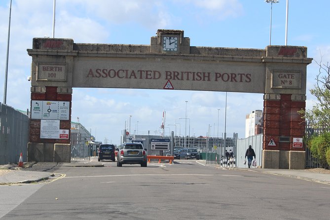 One Way or Round Trip Private Transfer from London to Southampton Cruise Port - How the Service Works: Booking and Pickup Details