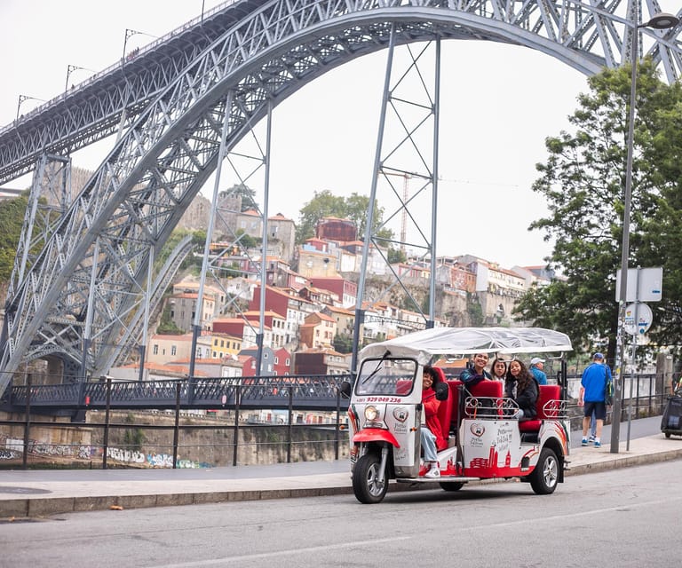 Oporto Tuk Tuk Tour: Among bridges and mysteries - 1.30h - Starting Point and How to Find Your Guide