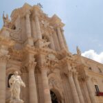 Ortigia guided night tour, Syracuse - Exploring Piazza Archimede and the Diana Fountain