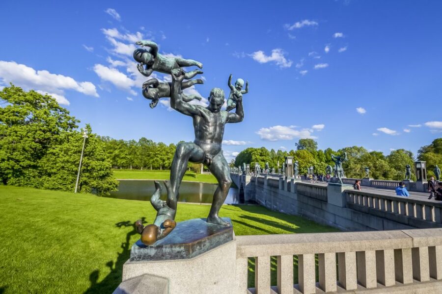 Oslo: Grand City Sightseeing Tour by Bus with Fjord Cruise - The Meet-Up Point and Tour Duration