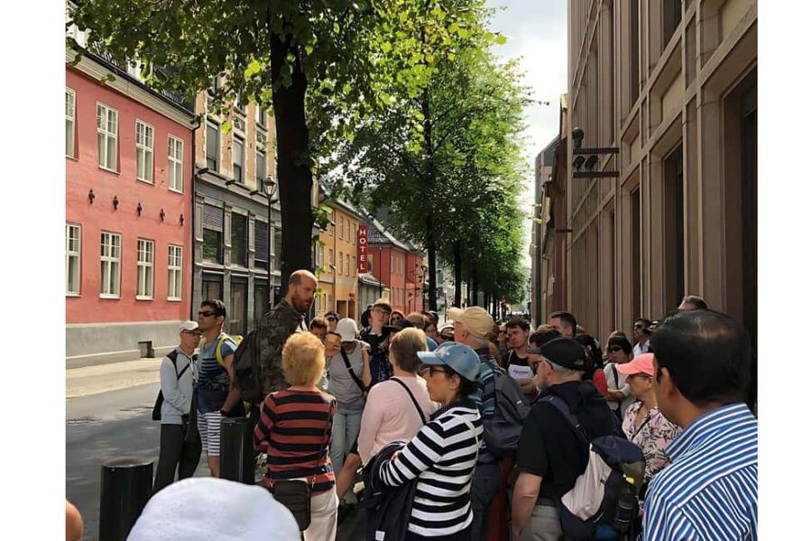 Oslo: Guided Walking Tour of Central Oslo with Local Guide - The Tour Begins at the Tiger Sculpture at Jernbanetorget
