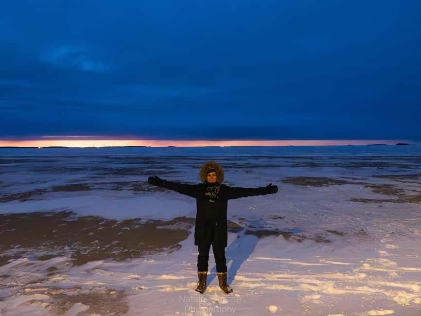 Oulu: Guided Night Walking Tour with Northern Lights Hunting - From Oulu Market Square to Pikisaari Island and Beyond