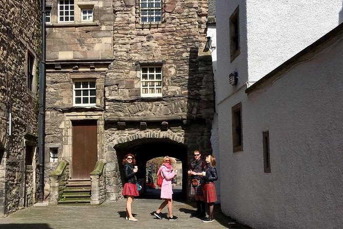 Outlander Walking Tour of Edinburgh's Old Town - The Palace of Holyroodhouse and Bonnie Prince Charlie