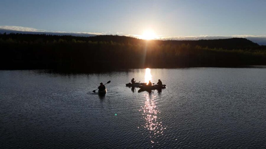 Överkalix - Lapland : Midnight Sun Kayaking Tour with Dinner - The Guided Kayaking Experience for Beginners