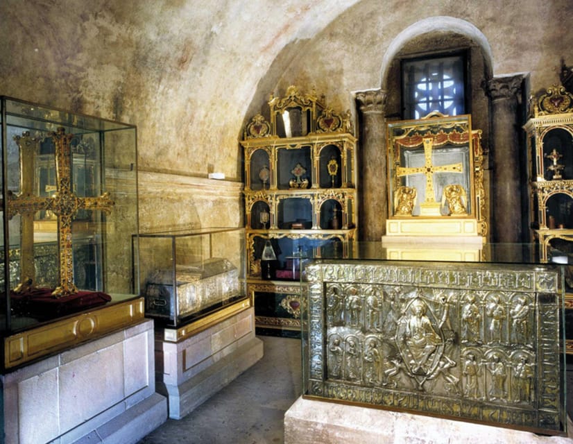 Oviedo: Cathedral Guided Tour - Starting from the Entrance of the Cathedral of San Salvador