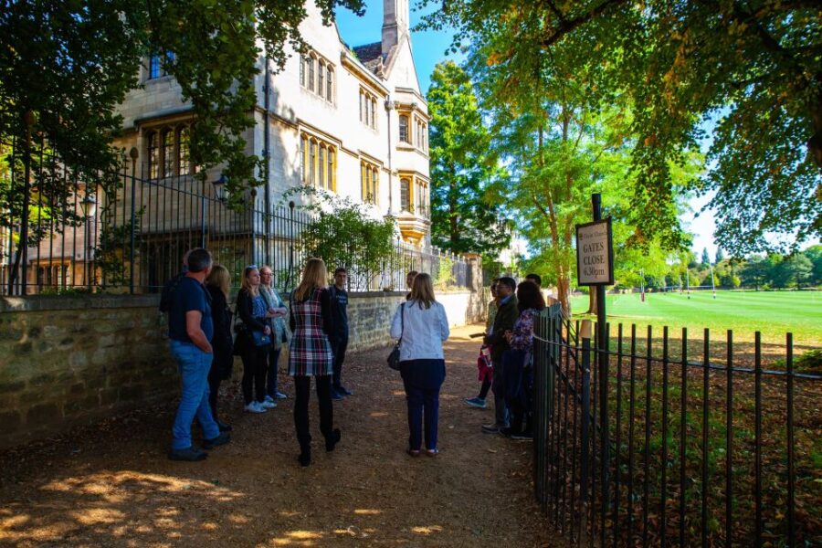 Oxford: 3-Hour Private Tour with Student Guide - Starting Point at Oxford Tourism Information