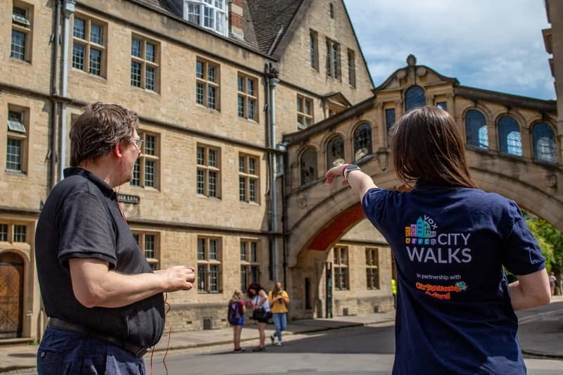 Oxford: City and Universities Express Tour & Audio Guide - The Tour Starts at Oxford Visitor Information Point