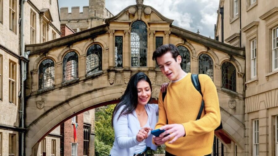 Oxford: City Tour & Exploration Game - Exploring Oxfords Landmark University Grounds and Historic Sites