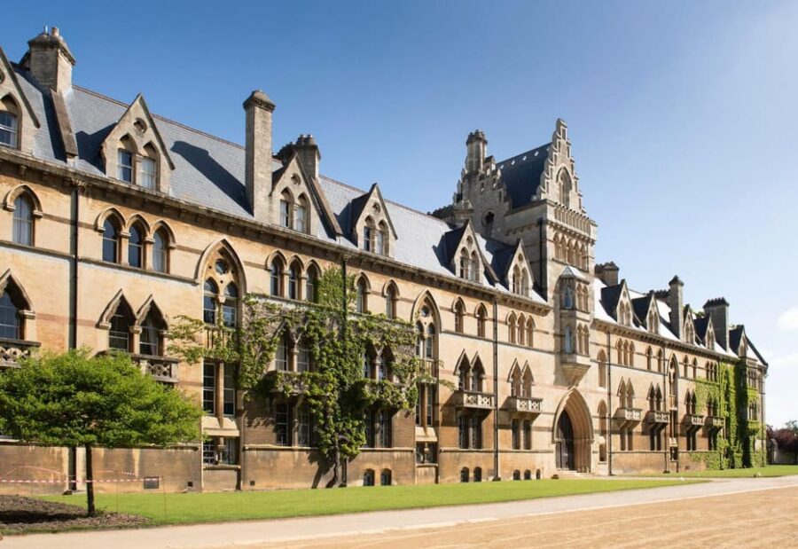 Oxford: Express Walk with a Local in 60 minutes - Exploring Oxford’s Iconic Landmarks with a Local