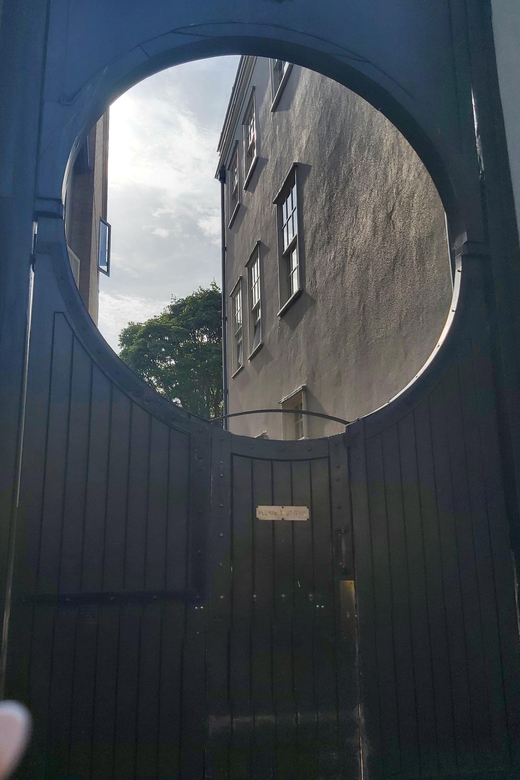 Oxford: Harry Potter Tour - How the Tour Begins at Oxford’s Bodleian Library