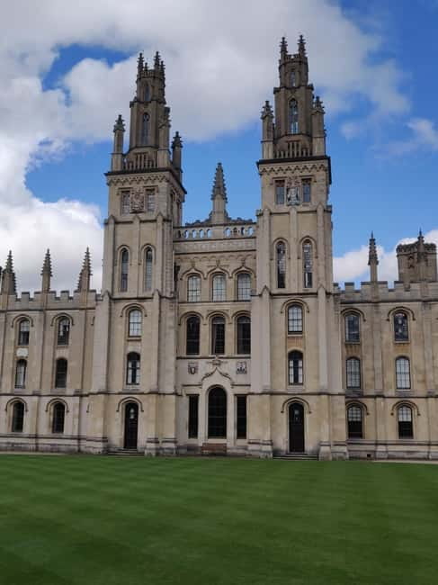 Oxford: Private Guided Walking Tour of University and City - Visiting the Weston Library and The Sheldonian Theatre