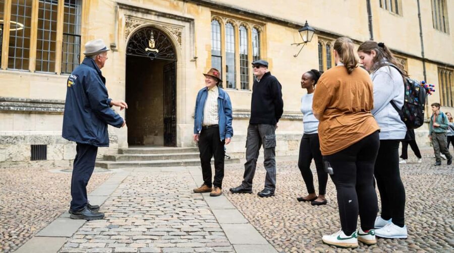 Oxford: Town & Gown Walking Tour in Spanish - Exploring Oxford’s Iconic University Buildings