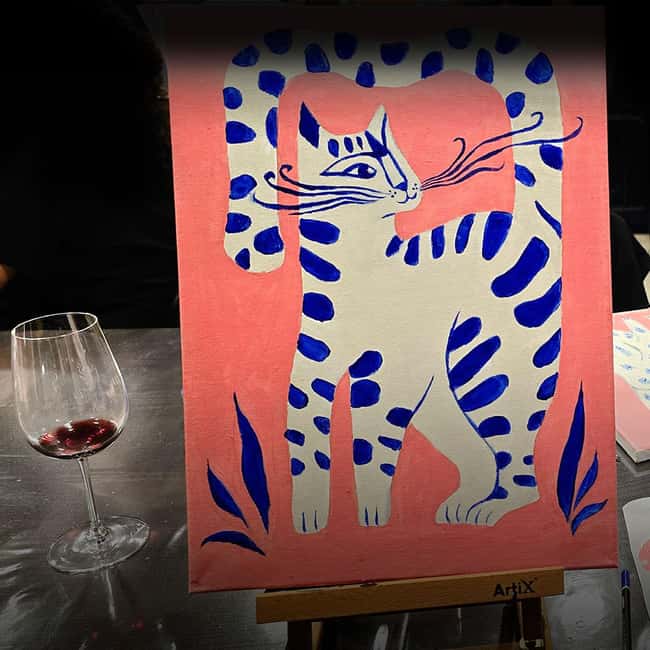 Paint & Wine in Barcelona: art, wine, and music in a unique atmosphere - The Artistic Options: Fluorescent and Acrylic Paints