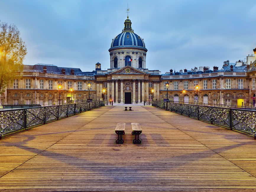 Palaces & Revolutions: The Walk From Pont Neuf to Concorde - Starting at the Institut de France and Crossing the Pont Neuf
