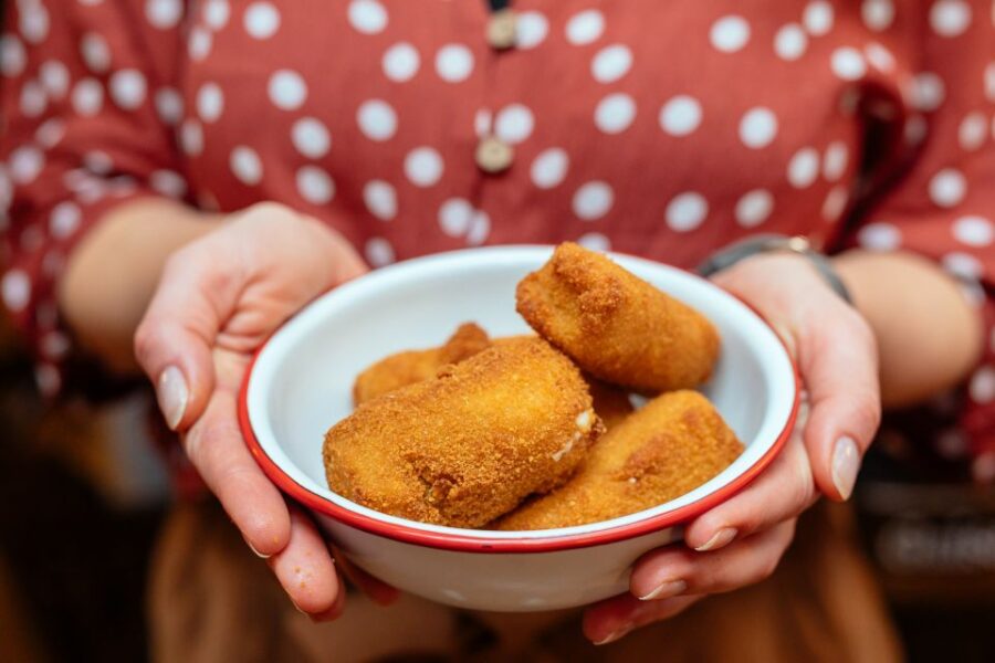 Palma de Mallorca: 10 Tastings Private Food Tour - Starting Point at Hotel Hostal Cuba