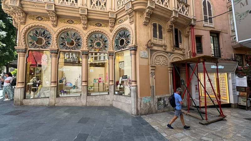 Palma in person and away from the crowds - Start at the Lennox bar for a relaxed beginning