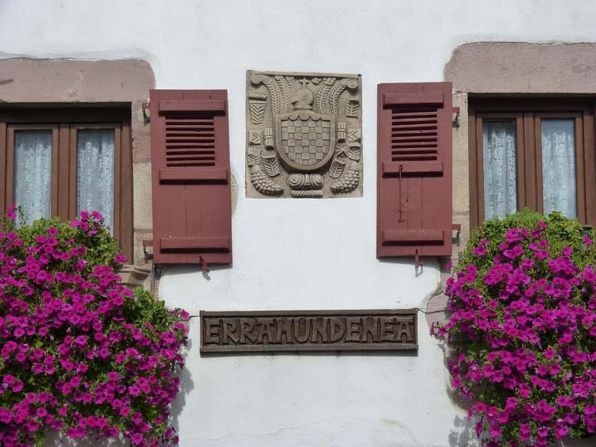 Pamplona: Elizondo and Zugarramurdi Cave Half-Day Trip - Bilingual Guides and Practical Tips