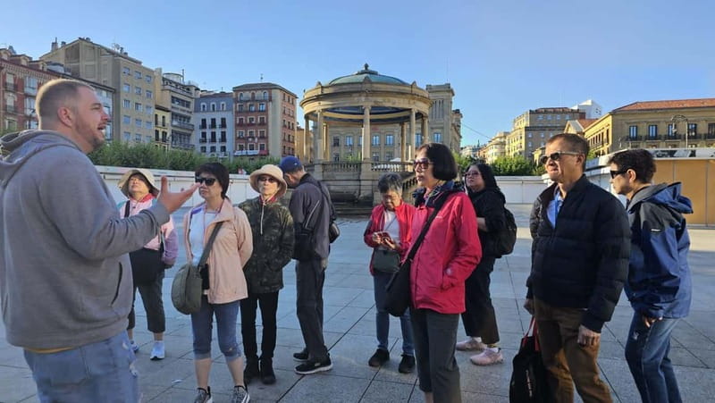 Pamplona: Walking Tour and Photo Session with Bulls - Starting at the Heart of Pamplona: Plaza del Castillo
