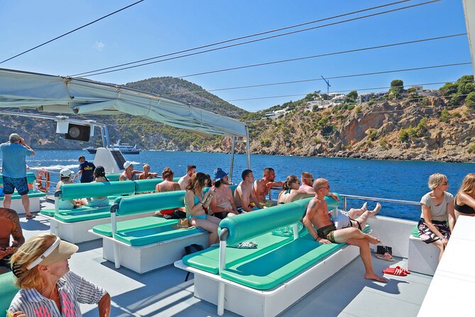 Paradise Tour 4h in Catamaran through Mallorca and Puerto Andratx with Lunch - Starting Point and Meeting Details in Santa Ponça