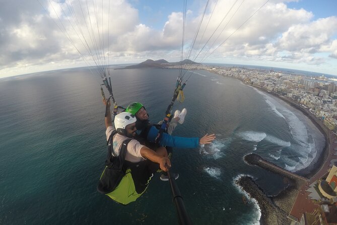 Paragliding flights Las Palmas de Gran Canaria - Meeting Point at Giles Area in Las Palmas de Gran Canaria