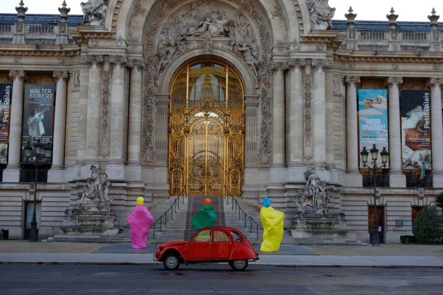 Paris: 2CV Birthday Tour with Balloons - Exploring Paris Landmarks from the 2CV