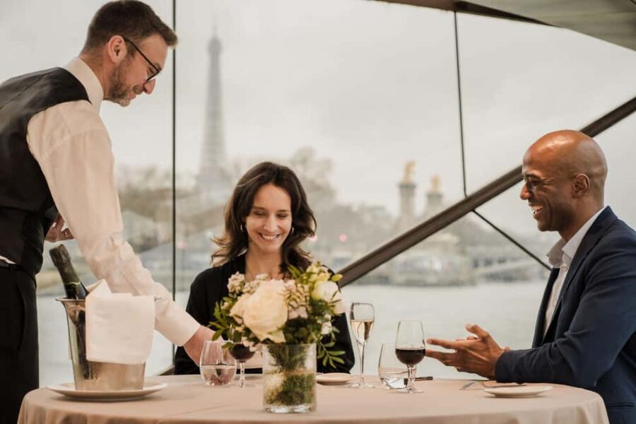 Paris: 4-Course Dinner Cruise on Seine River with Live Music - The Route and Key Landmarks Seen from the Boat