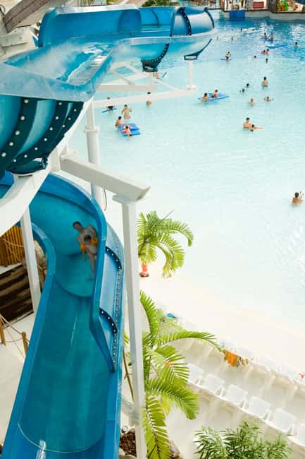 Paris: Aquaboulevard Water Park Entrance Ticket - Relaxation in Jacuzzis and on the Sandy Beach