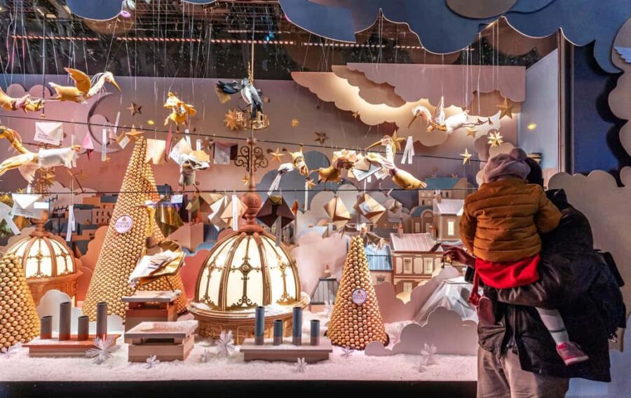 Paris at Christmas, Walking tour and hot wine - Starting Point at 8 Cité dAntin