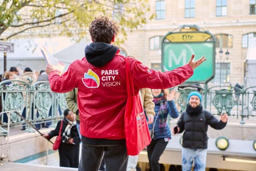 Paris : Best Of Notre-Dame, St Chapelle & Louvre Tour - The History of Power at the Conciergerie