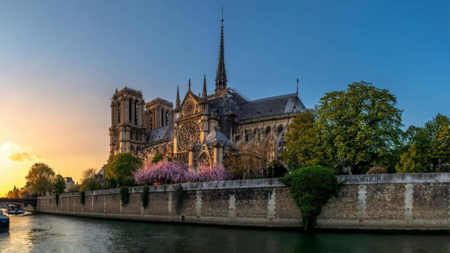 Paris by Bike: Discover Paris' Main Attractions on a Private Ride - What You Will See: Major Landmarks and Neighborhoods