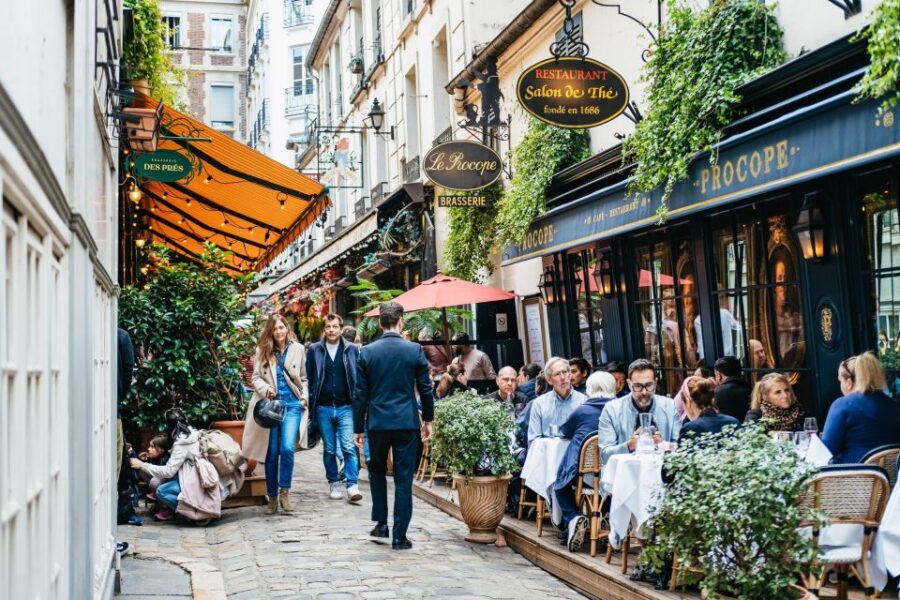 Paris: Charming Nooks and Crannies Bike Tour - From the Historic City Island to the Medieval Marais District