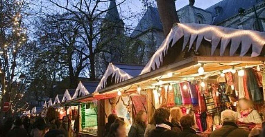 Paris: Christmas Gourmet Tour of St-Germain-des-Prés - Food and Drink Tastings: Sweets and Seasonal Drinks