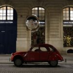 Paris: Christmas tours in 2CV - Experiencing Paris’ Christmas Lights in Style
